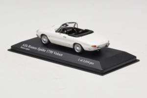 Alfa Romeo 1750 Spider Veloce Balts Minichamps 1:43 400120530 Metāls — attēls 3 no 4