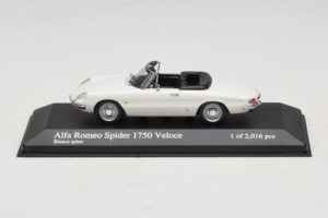 Alfa Romeo 1750 Spider Veloce Balts Minichamps 1:43 400120530 Metāls