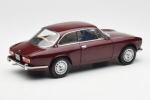 Alfa Romeo 2000 GTV Kastaņsarkans Norev 1:18 187916 Metāls — attēls 3 no 8