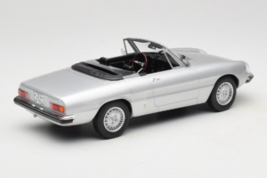 Alfa Romeo 2000 Spider Sudrabs Norev 1:18 187884 Metāls — attēls 2 no 6