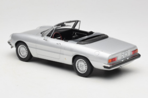 Alfa Romeo 2000 Spider Sudrabs Norev 1:18 187884 Metāls — attēls 5 no 6