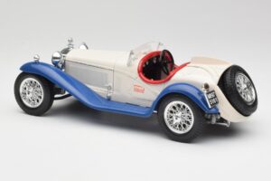 Alfa Romeo 2300 Spider Balts & Zils Bburago 1:18 3008-M1 Metāls — attēls 5 no 6