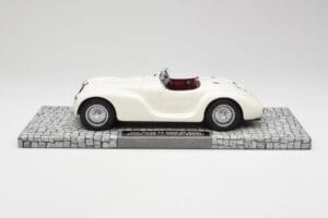 Alfa Romeo 6C 2500 SS Corsa Spider Balts Minichamps 1:18 107120232 Sveķi — attēls 3 no 6