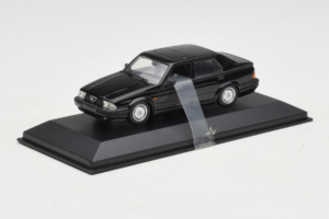 Alfa Romeo 75 3.0 V6 Melns Minichamps 1:43 403120463 Metāls — attēls 2 no 4