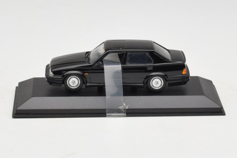 Alfa Romeo 75 3.0 V6 Melns Minichamps 1:43 403120463 Metāls