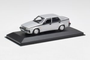 Alfa Romeo 75 3.0 V6 Sudrabs Minichamps 1:43 400120461 Metāls — attēls 2 no 4