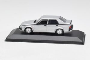 Alfa Romeo 75 3.0 V6 Sudrabs Minichamps 1:43 400120461 Metāls