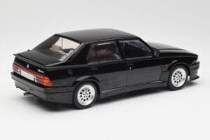 Alfa Romeo 75 Turbo Evoluzione Melns MCG 1:18 MCG18429 Metāls — attēls 2 no 6