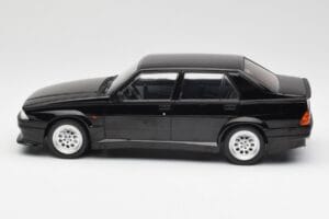 Alfa Romeo 75 Turbo Evoluzione Melns MCG 1:18 MCG18429 Metāls — attēls 3 no 6