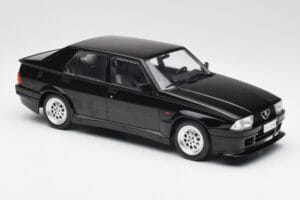 Alfa Romeo 75 Turbo Evoluzione Melns MCG 1:18 MCG18429 Metāls — attēls 4 no 6
