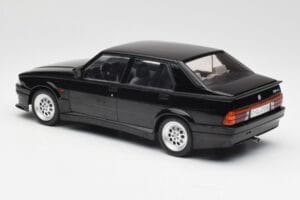 Alfa Romeo 75 Turbo Evoluzione Melns MCG 1:18 MCG18429 Metāls — attēls 5 no 6