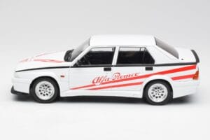 Alfa Romeo 75 Turbo Evoluzione Balts MCG 1:18 MCG18430 Metāls — attēls 3 no 6