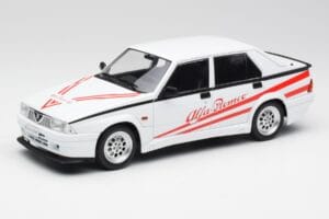 Alfa Romeo 75 Turbo Evoluzione Balts MCG 1:18 MCG18430 Metāls
