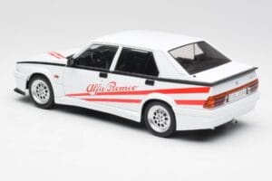 Alfa Romeo 75 Turbo Evoluzione Balts MCG 1:18 MCG18430 Metāls — attēls 5 no 6