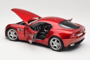 Alfa Romeo 8C Competizione Sarkans Bburago 1:18 18-11021 Metāls — attēls 5 no 8