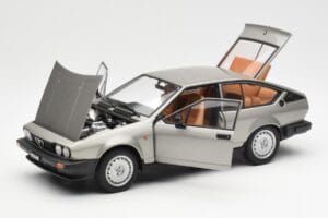 Alfa Romeo Alfetta GTV 2.0 Pelēks Metaliks AUTOart 1:18 70147 Metāls — attēls 2 no 8
