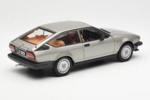 Alfa Romeo Alfetta GTV 2.0 Pelēks Metaliks AUTOart 1:18 70147 Metāls — attēls 3 no 8