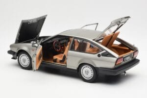 Alfa Romeo Alfetta GTV 2.0 Pelēks Metaliks AUTOart 1:18 70147 Metāls — attēls 5 no 8