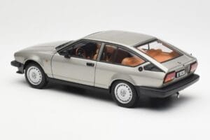 Alfa Romeo Alfetta GTV 2.0 Pelēks Metaliks AUTOart 1:18 70147 Metāls — attēls 7 no 8