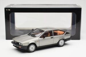 Alfa Romeo Alfetta GTV 2.0 Pelēks Metaliks AUTOart 1:18 70147 Metāls — attēls 8 no 8