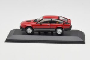Alfa Romeo Alfetta GTV6 Sarkans Minichamps 1:43 400120140 Metāls