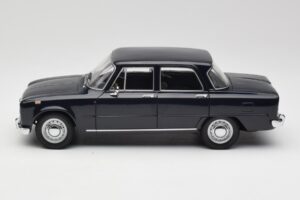 Alfa Romeo Giulia 1300 Zils Minichamps 1:18 180120905 Metāls — attēls 4 no 8