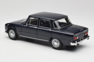 Alfa Romeo Giulia 1300 Zils Minichamps 1:18 180120905 Metāls — attēls 7 no 8