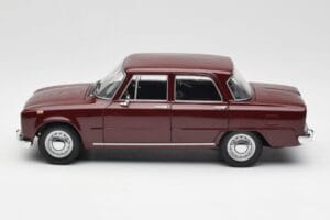 Alfa Romeo Giulia 1300 Tumšsarkans Minichamps 1:18 180120906 Metāls — attēls 4 no 8