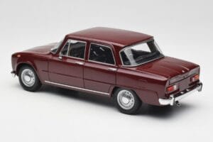 Alfa Romeo Giulia 1300 Tumšsarkans Minichamps 1:18 180120906 Metāls — attēls 7 no 8