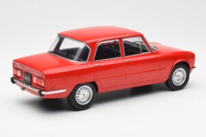 Alfa Romeo Giulia Nuova Super Sarkans MCG 1:18 MCG18145 Metāls — attēls 2 no 6