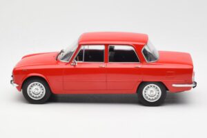 Alfa Romeo Giulia Nuova Super Sarkans MCG 1:18 MCG18145 Metāls — attēls 3 no 6