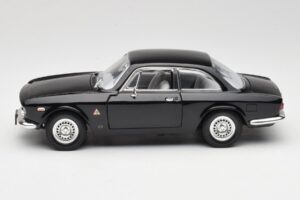 Alfa Romeo Giulia Sprint GTA Melns Road Signature 1:18 92348 Metāls — attēls 4 no 8