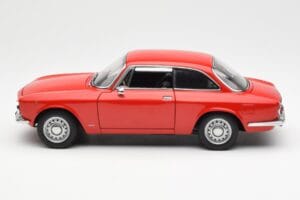 Alfa Romeo GT 1300 Junior LHD Sarkans AUTOart 1:18 70131 Metāls — attēls 4 no 8