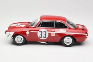 Alfa Romeo GTA 1300 Junior #33 T. Hezemans / G. van Lennep Division 1 Winners 4 Hours of Jarama 1972 Minichamps 1:18 15572123 — attēls 3 no 6