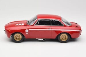 Alfa Romeo GTA 1300 Junior Sarkans Minichamps 1:18 155120020 Metāls — attēls 3 no 6