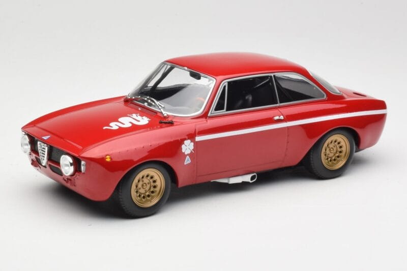 Alfa Romeo GTA 1300 Junior Sarkans Minichamps 1:18 155120020 Metāls