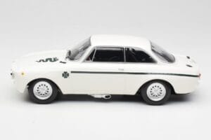 Alfa Romeo GTA 1300 Junior Balts Minichamps 1:18 155120021 Metāls — attēls 3 no 6