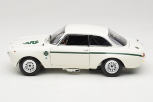 Alfa Romeo GTA 1300 Junior Balts Minichamps 1:18 100120501 Metāls — attēls 4 no 8