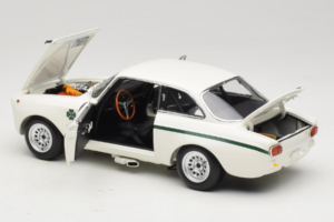 Alfa Romeo GTA 1300 Junior Balts Minichamps 1:18 100120501 Metāls — attēls 5 no 8