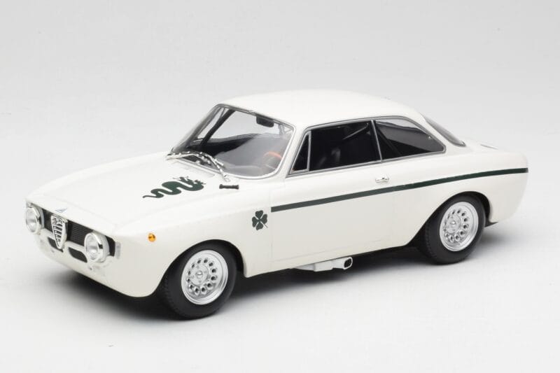 Alfa Romeo GTA 1300 Junior Balts Minichamps 1:18 155120021 Metāls
