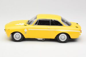 Alfa Romeo GTA 1300 Junior Dzeltens Minichamps 1:18 155120024 Metāls — attēls 5 no 6