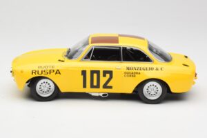 Alfa Romeo GTA 1300 #102 Squadra Corse R. Zanetti / M. Ruspa / Monzeglio Targa Florio 1971 Minichamps 1:18 155711202 Metāls — attēls 3 no 6