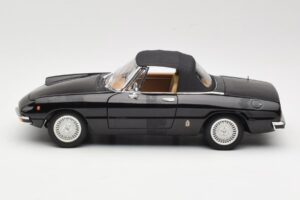 Alfa Romeo Spider 916 Veloce Melns Ricko 1:18 32107 Metāls — attēls 4 no 8