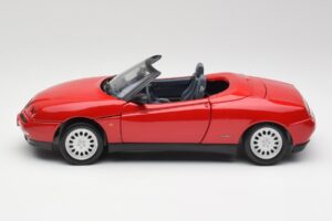 Alfa Romeo Spider 916 Alfa Sarkans Maisto 1:18 50278 Metāls — attēls 4 no 8