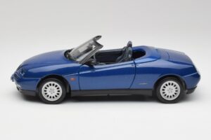 Alfa Romeo Spider 916 Periwinkle Zils Maisto 1:18 50308 Metāls — attēls 3 no 7