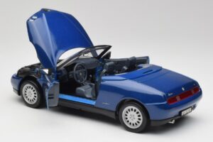 Alfa Romeo Spider 916 Periwinkle Zils Maisto 1:18 50308 Metāls — attēls 4 no 7