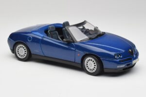 Alfa Romeo Spider 916 Periwinkle Zils Maisto 1:18 50308 Metāls — attēls 5 no 7