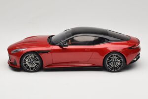 Aston Martin DB12 Hyper Red GT Spirit 1:18 GT936 Sveķi — attēls 3 no 6