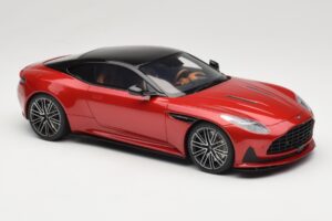 Aston Martin DB12 Hyper Red GT Spirit 1:18 GT936 Sveķi — attēls 4 no 6
