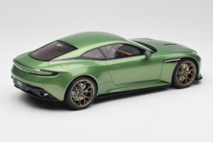 Aston Martin DB12 Zaļš GT Spirit 1:18 GT466 Sveķi — attēls 2 no 5